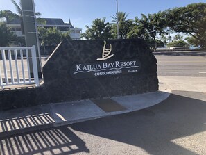 Property grounds - In Town Ocean View Condo-Walk to the Beach, Shops, Restaurants and Bars! (Kailua Kona)