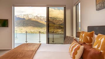 4 bedrooms, premium bedding, desk, iron/ironing board