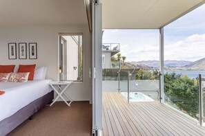 4 bedrooms, premium bedding, desk, iron/ironing board