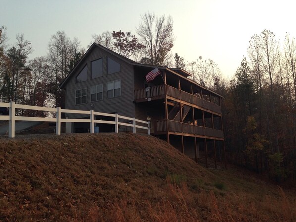 المنشأة من الخارج