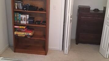 3 bedrooms, travel cot, WiFi, bed sheets