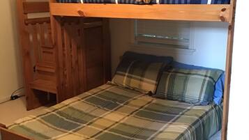 3 bedrooms, travel cot, WiFi, bed sheets