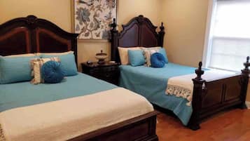 3 bedrooms, iron/ironing board, WiFi, bed sheets