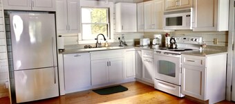 Cozy Fall Escape – Foliage, Fire Pits & Fido Welcome!
