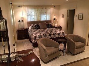 4 slaapkamers, een strijkplank/strijkijzer, gratis wifi, beddengoed