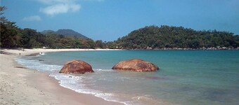 Almost on the sand, Cond. Closed, Air Cond, 4 suites, 12 guests. 8 adults and 4 children