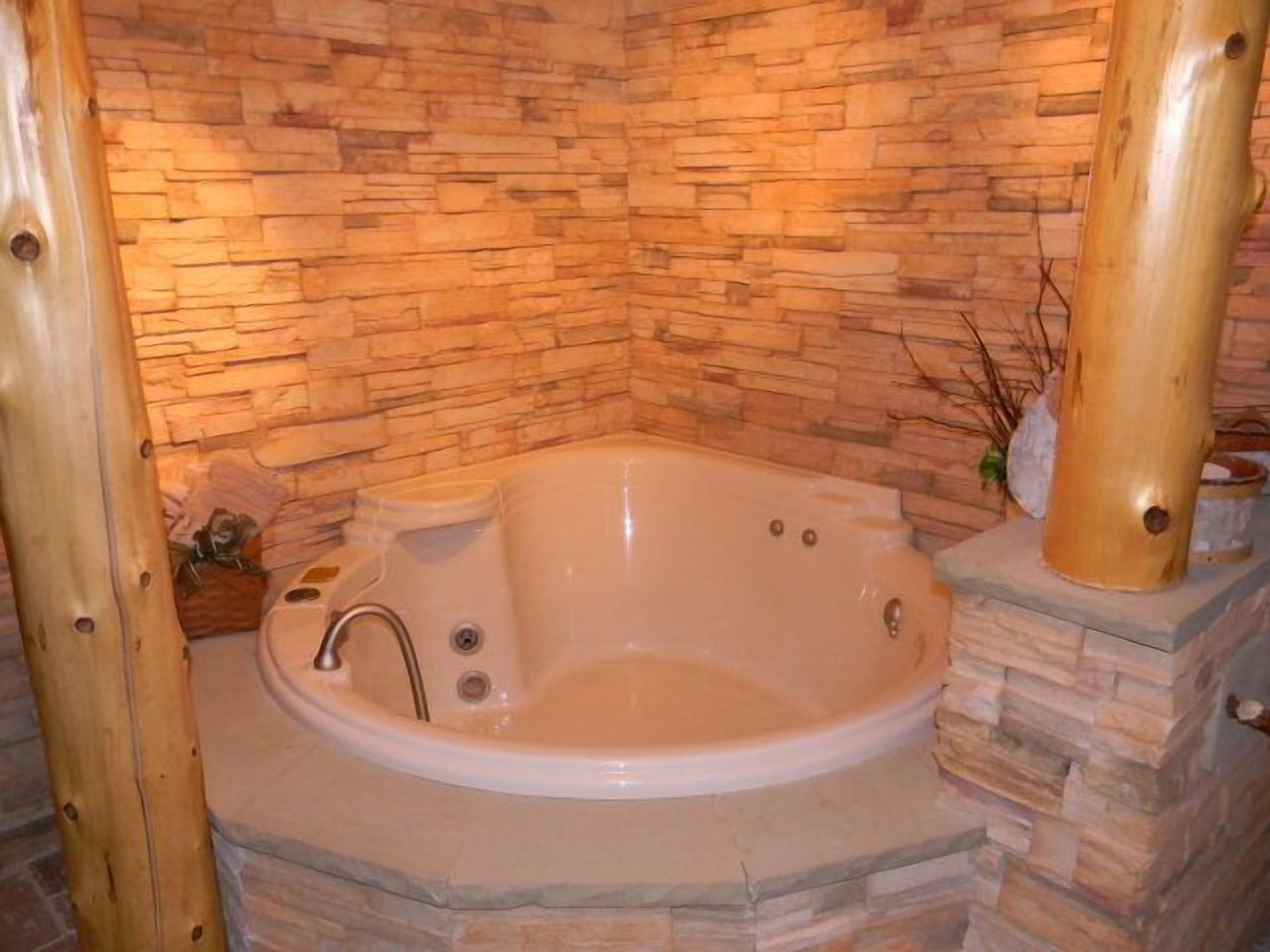 Immaculate Chalet in Old Forge with waterfront lot