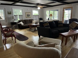 Smart-TV, Kamin, DVD-Player, Tischtennisplatte