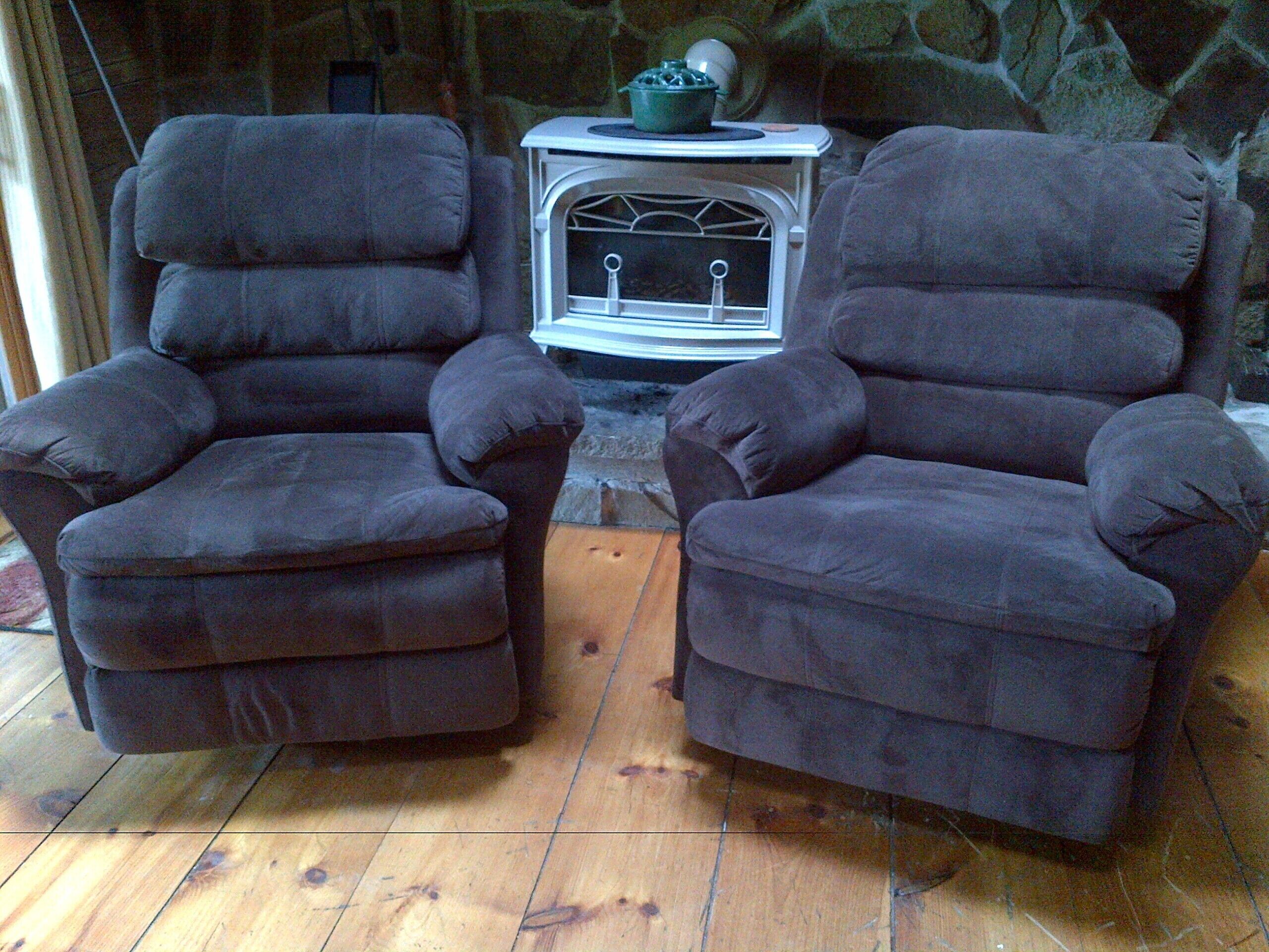 Spectacular Waterfront Log Cabin w/ Hot Tub & Fantastic 100' Private Sandy Beach