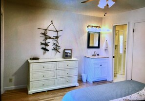 4 bedrooms, desk, iron/ironing board, travel cot