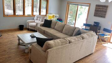 Smart TV, fireplace, video games, DVD player