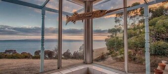 Nat's Homestead - historic clifftop paradise