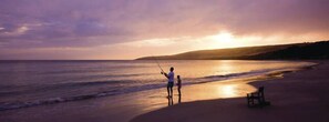 Beach - Nat's Homestead - historic clifftop paradise (Penneshaw)