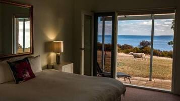 4 bedrooms, desk, iron/ironing board, free WiFi