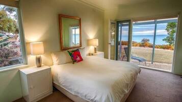 4 bedrooms, desk, iron/ironing board, free WiFi