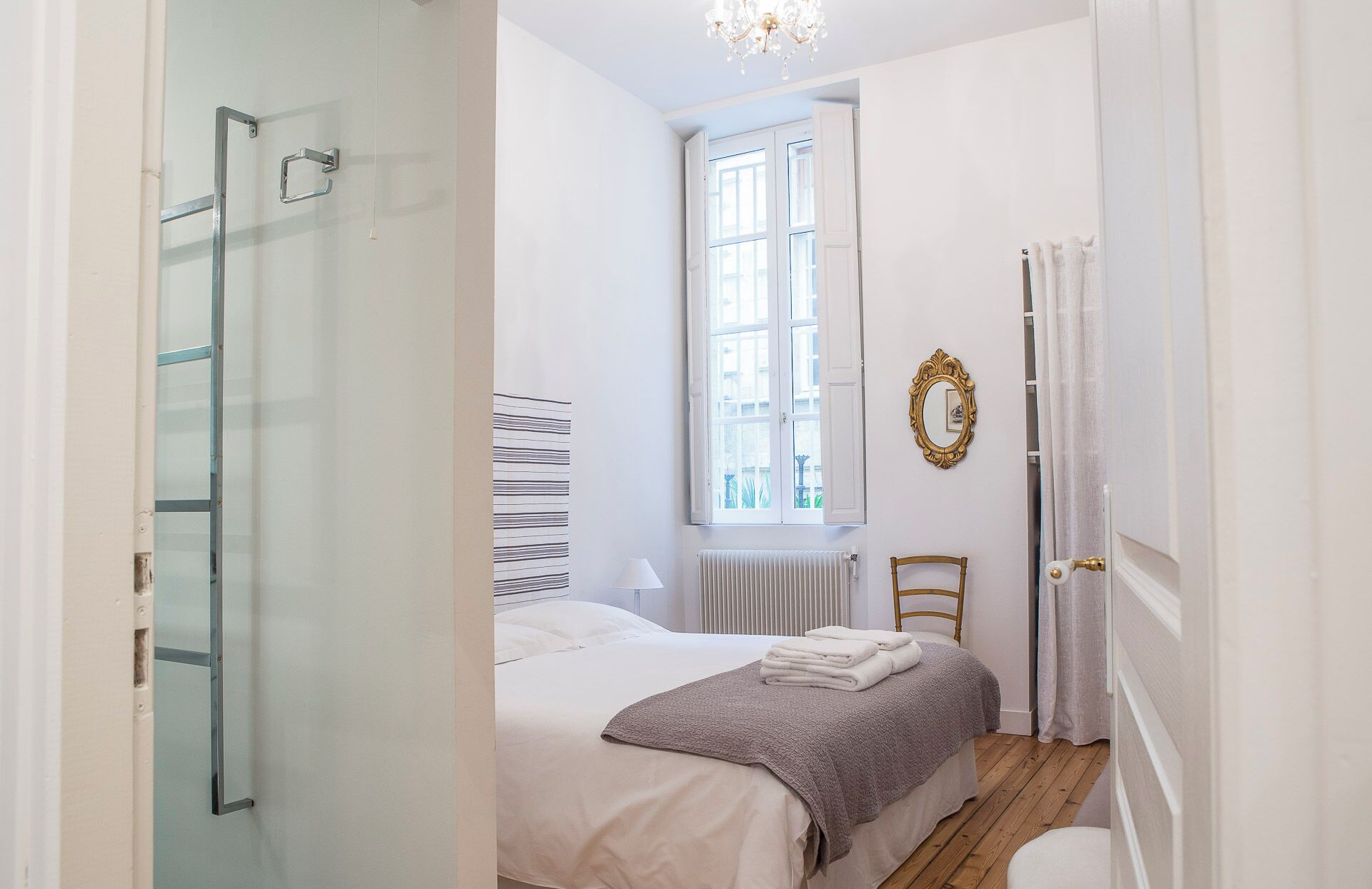 2 chambres, fer et planche à repasser, lit parapluie, Wi-Fi gratuit