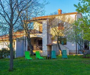 Exterior - The apartment is in the private house, and you have access to entire property. (Pula)