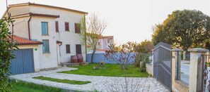 Property grounds - The apartment is in the private house, and you have access to entire property. (Pula)