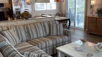 TV connectée, lecteur de DVD, livres, vidéothÚque