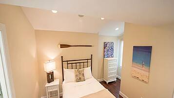 3 bedrooms, iron/ironing board, internet