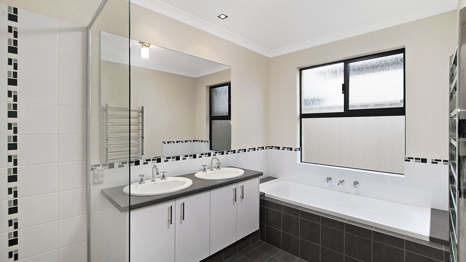 High-Tee on Oakmont Crescent (STRA62810RA3KX2K) — image 17