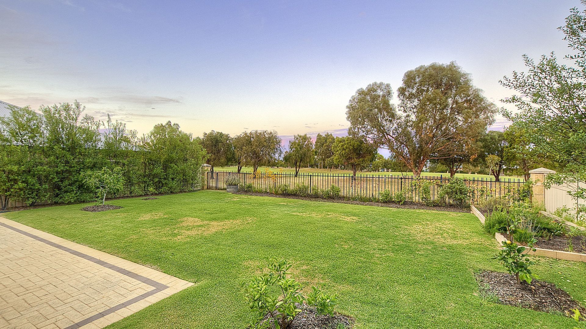 High-Tee on Oakmont Crescent (STRA62810RA3KX2K) — image 18