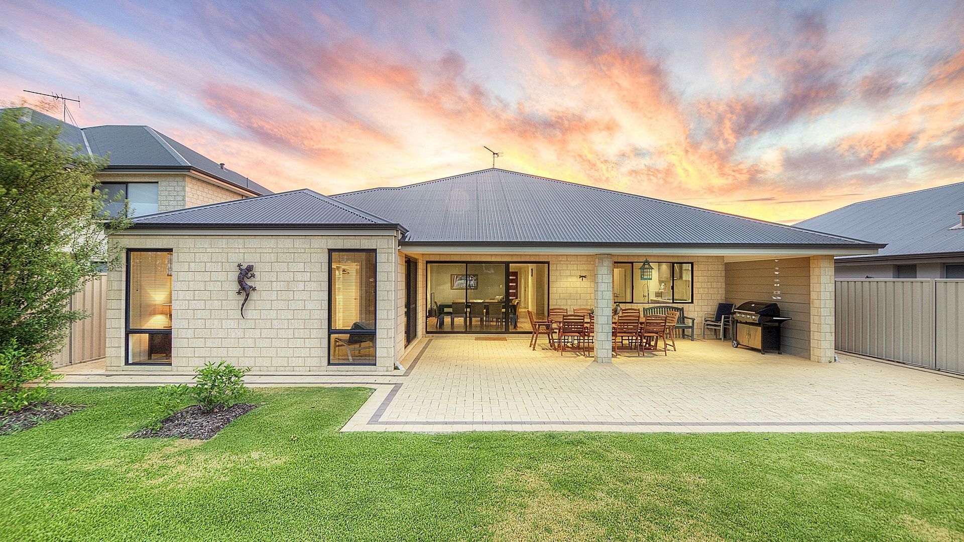 High-Tee on Oakmont Crescent (STRA62810RA3KX2K) — image 2