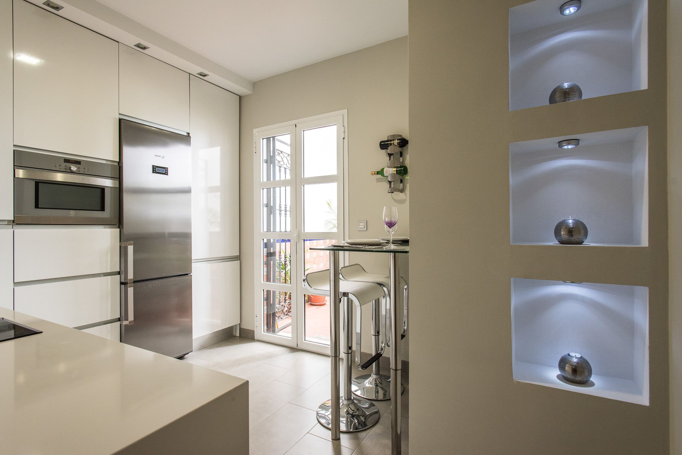 Fridge, microwave, oven, coffee/tea maker