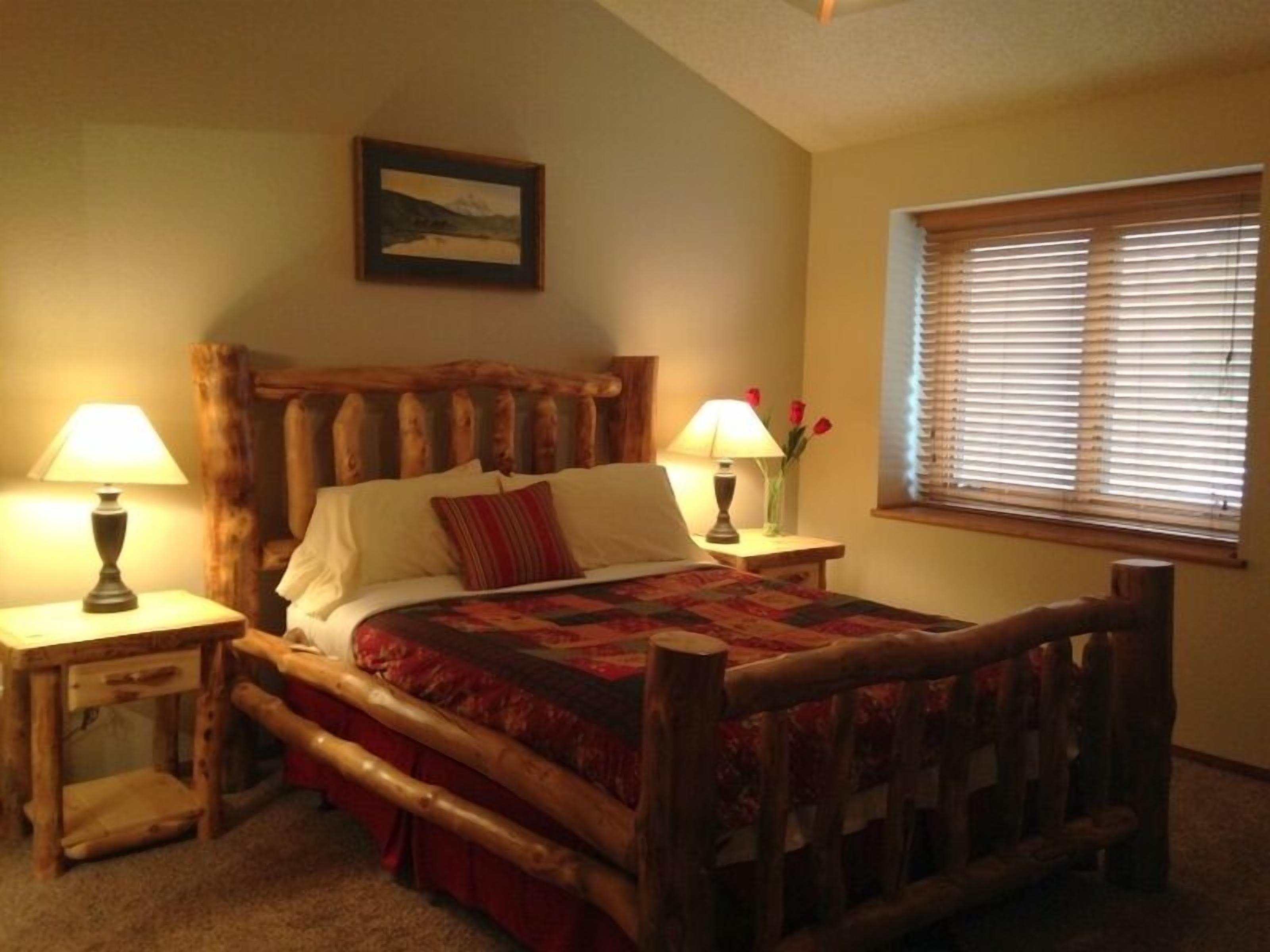 Peaceful Pond property, Grand Canyon /Flagstaff freshly Remodled, great location