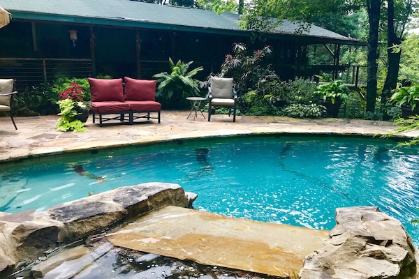 Swimming pool! Private swimming pool and only for Cliffhanger cabin.