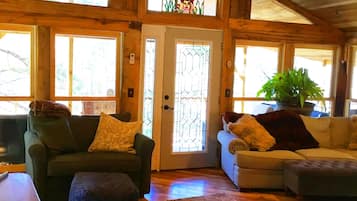 Smart TV, chimenea, videojuegos y Netflix