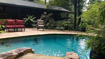 Alberca al aire libre y alberca climatizada