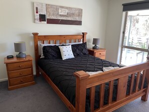 3 soverom, strykejern/-brett, reiseseng for barn og wi-fi (inkludert)