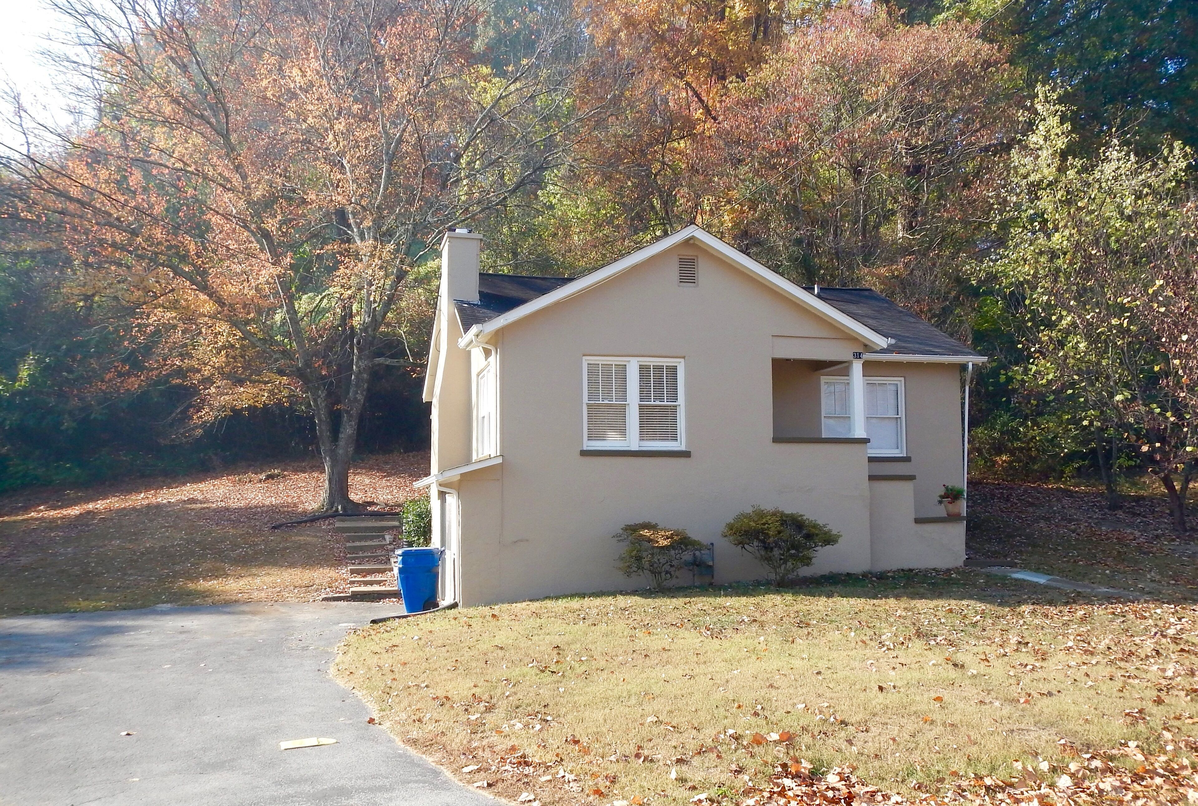 Lovely Chattanooga 2br Home - 1.5 Miles To Downtown/north Shore, 1 Block To Park