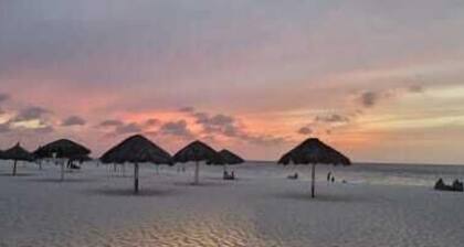 Fabulous, spacious townhome steps from Eagle Beach