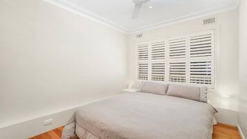 2 bedrooms, iron/ironing board, bed sheets