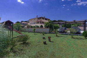 Property grounds - Villa Danica with private pool and WIFI Near Center Of The Town And 2km Beach (Pula)