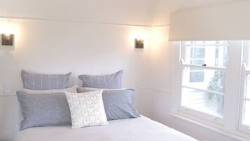 6 bedrooms, iron/ironing board, travel cot, free WiFi