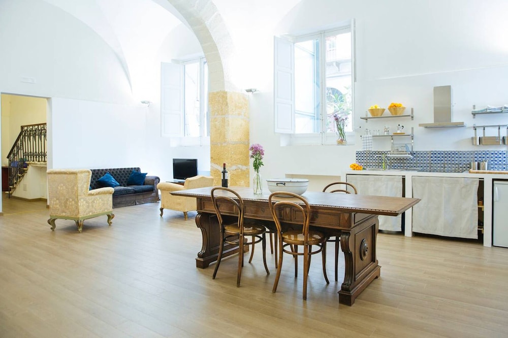 Paolo & Francesca Huge Central Loft