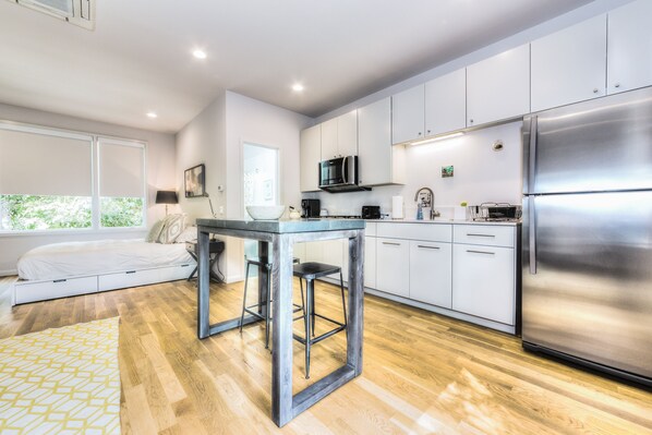 Fridge, microwave, stovetop, coffee/tea maker - Modern Bright Clean New Apartment Walk To Zilker, Close To Downtown (Austin)