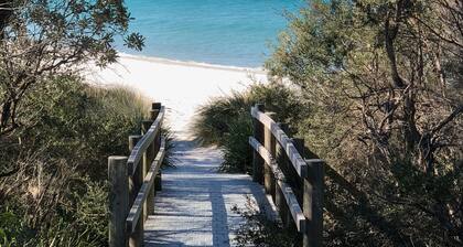 Cottage @Callala Beach - Pet friendly / Trampoline / Cubby house / Free wi-fi