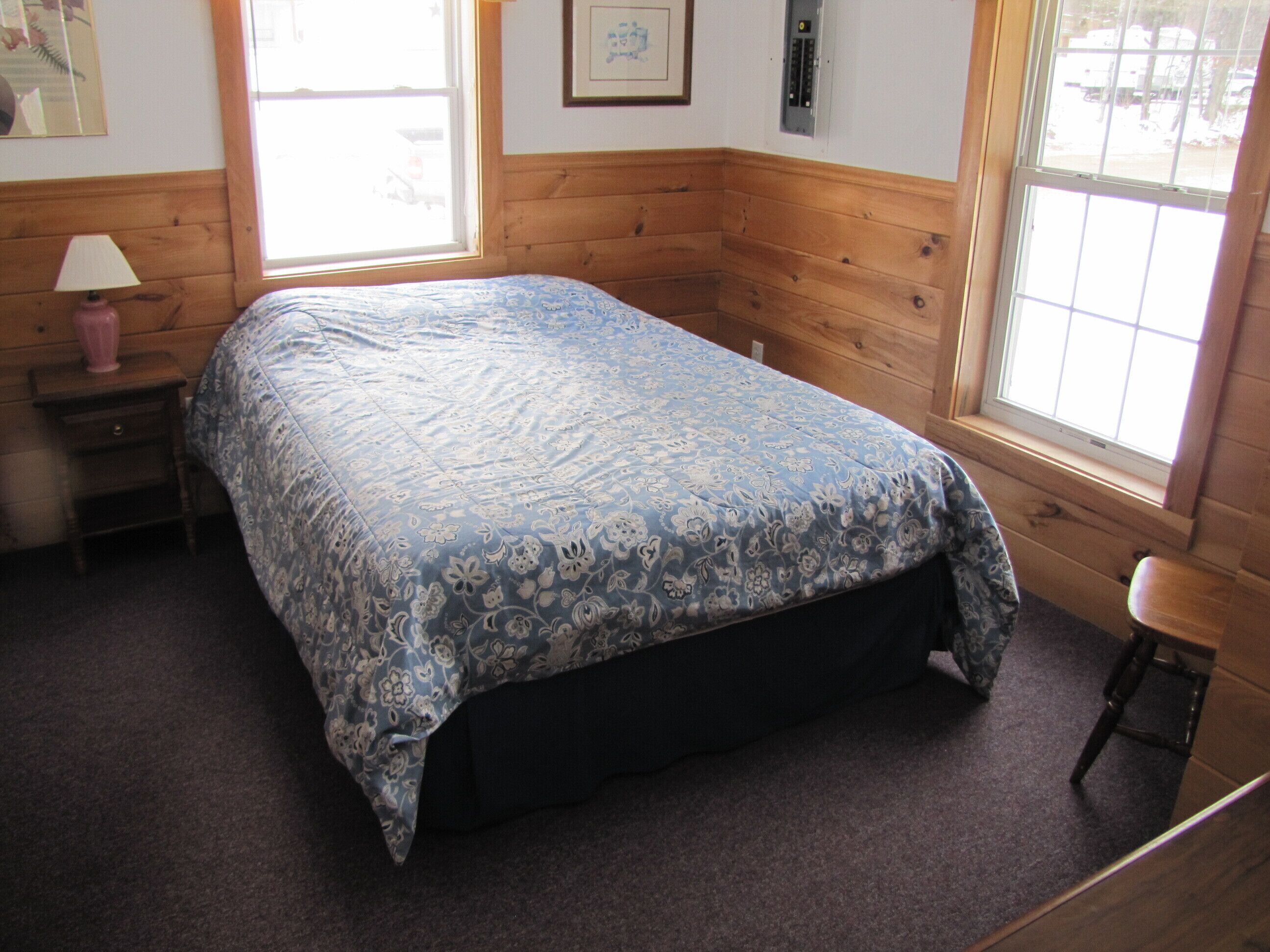 Meredith, Modern 4 bdrm, 2 bath, Lakefront home close to downtown, central air.