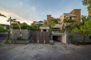 Property grounds - Luxury 3BR villa private pool near Uluwatu Bingin beach Jimbaran Nusa Dua beach. (Badung)