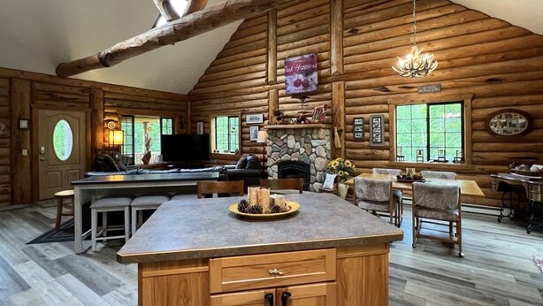 Interior - Montana Escape Cabin in the woods (Bigfork)