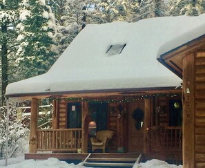 Exterior - Montana Escape Cabin in the woods (Bigfork)