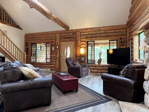 TV, fireplace, DVD player, offices - Montana Escape Cabin in the woods (Bigfork)