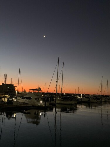 Self contained fully equipped 1 bedroomed studio on exclusive rural estate.