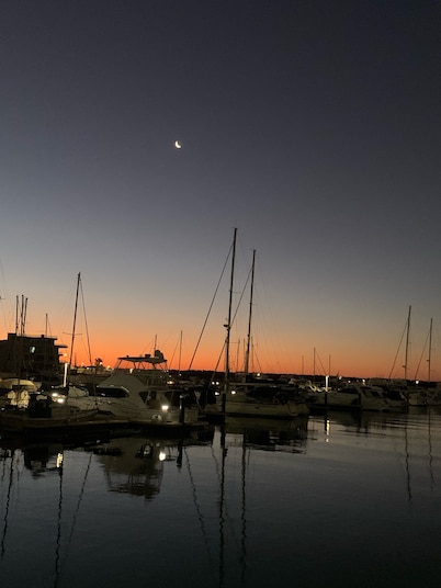 Self contained fully equipped 1 bedroomed studio on exclusive rural estate.