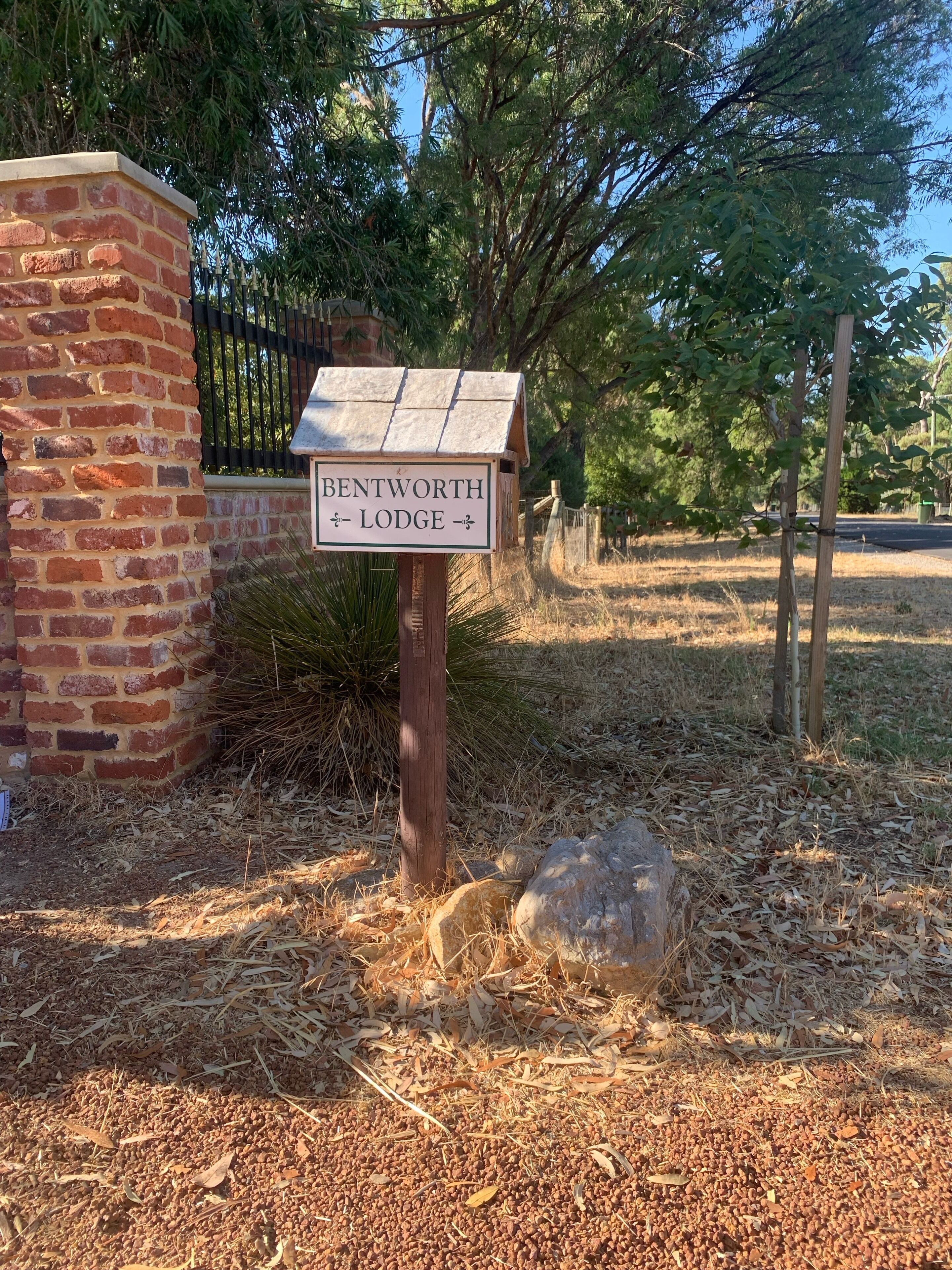 Self contained fully equipped 1 bedroomed studio on exclusive rural estate. — image 24