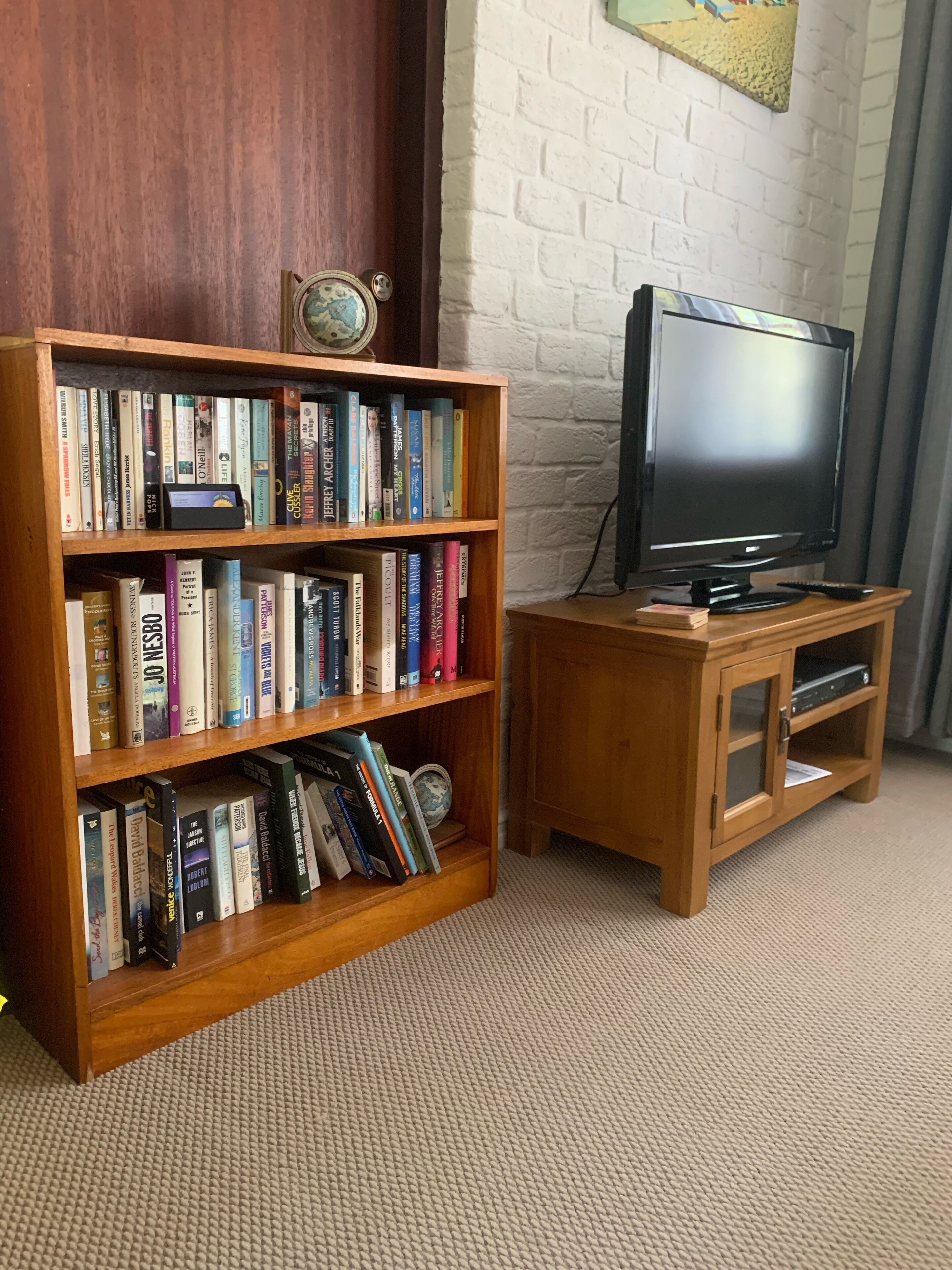 Self contained fully equipped 1 bedroomed studio on exclusive rural estate. — image 2